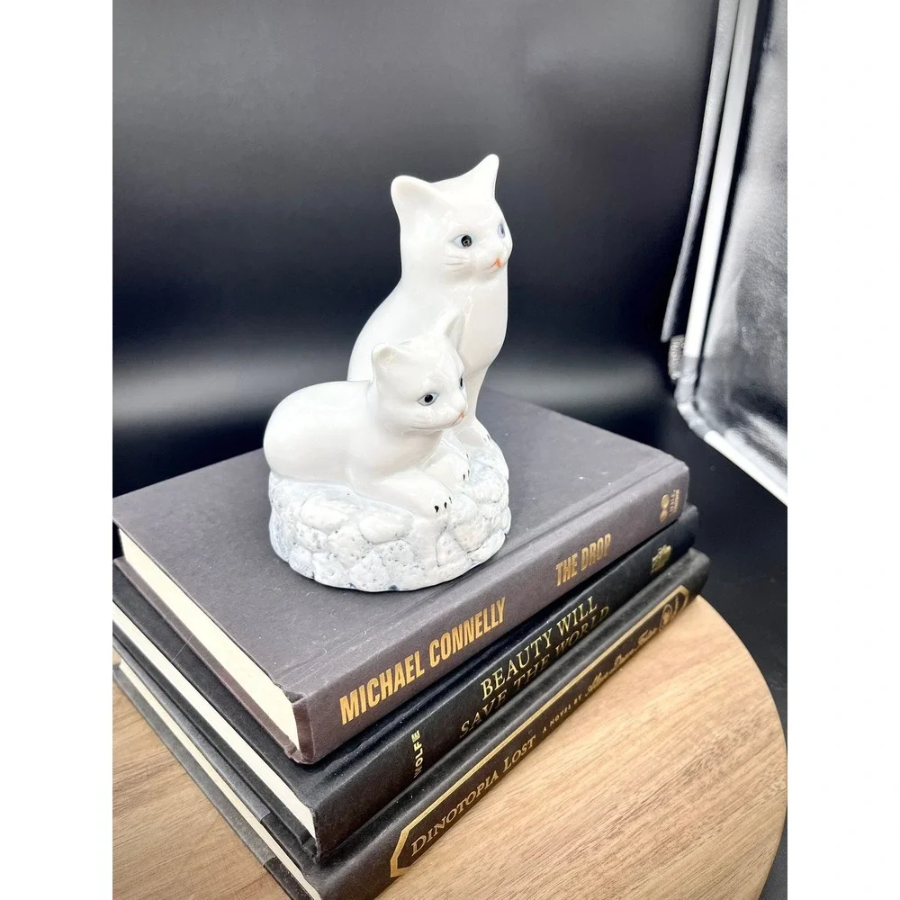 Vintage‎ Porcelain Cat Figurines: White Cat Decor